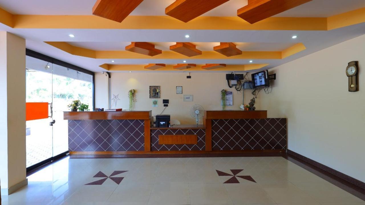 Kukuresidency Hotel Wadakkanchery Exterior photo